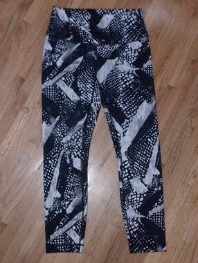 Lululemon Athletica Black And White Patterned Leggings Yoga Pants